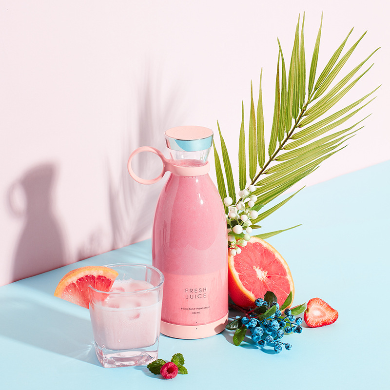 便攜式多功能USB充電榨汁杯 水果電動果汁攪拌杯!手動榨汁!純果汁 無果渣! 便攜式多功能USB充電榨汁杯 水果電動果汁攪拌杯!手動榨汁!純果汁 無果渣!